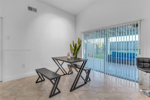 Купить виллу или дом в Майами, Флорида 3 спальни, 126.81м2, № 1955369 - фото 9