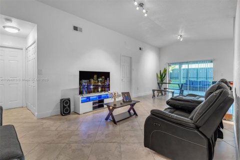 Купить виллу или дом в Майами, Флорида 3 спальни, 126.81м2, № 1955369 - фото 2