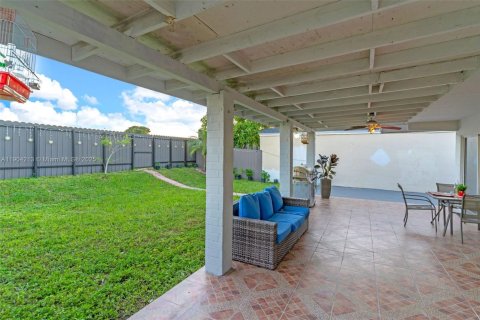 Купить виллу или дом в Майами, Флорида 3 спальни, 126.81м2, № 1955369 - фото 23
