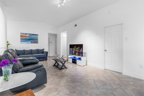 Купить виллу или дом в Майами, Флорида 3 спальни, 126.81м2, № 1955369 - фото 4