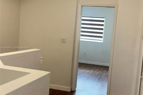 Touwnhouse à louer à Doral, Floride: 3 chambres, 137.22 m2 № 1999293 - photo 12