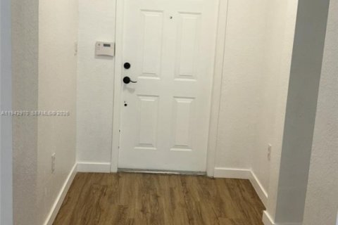 Touwnhouse à louer à Doral, Floride: 3 chambres, 137.22 m2 № 1999293 - photo 17