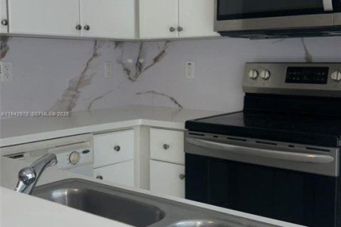 Touwnhouse à louer à Doral, Floride: 3 chambres, 137.22 m2 № 1999293 - photo 26