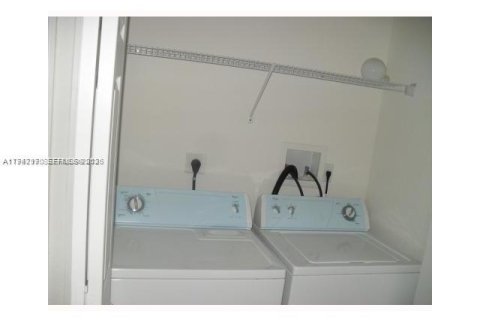 Touwnhouse à louer à Doral, Floride: 3 chambres, 137.22 m2 № 1999293 - photo 11