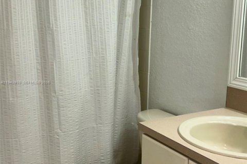 Touwnhouse à louer à Doral, Floride: 3 chambres, 137.22 m2 № 1999293 - photo 27