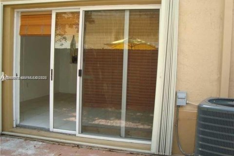 Touwnhouse à louer à Doral, Floride: 3 chambres, 137.22 m2 № 1999293 - photo 6