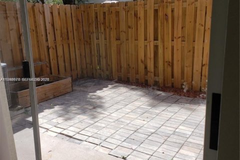 Touwnhouse à louer à Doral, Floride: 3 chambres, 137.22 m2 № 1999293 - photo 3