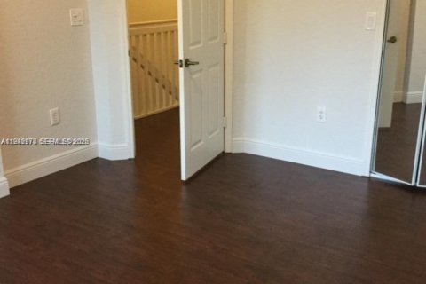 Touwnhouse à louer à Doral, Floride: 3 chambres, 137.22 m2 № 1999293 - photo 5