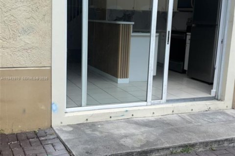 Touwnhouse à louer à Doral, Floride: 3 chambres, 137.22 m2 № 1999293 - photo 22