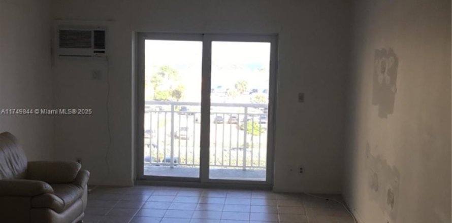 Condominio en Fort Lauderdale, Florida, 1 dormitorio  № 1708196
