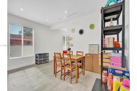 Купить коммерческую недвижимость в Майами, Флорида 176.24м2, № 1988109 - фото 14