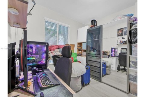 Купить коммерческую недвижимость в Майами, Флорида 176.24м2, № 1988109 - фото 19