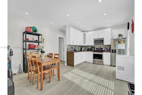 Купить коммерческую недвижимость в Майами, Флорида 176.24м2, № 1988109 - фото 11