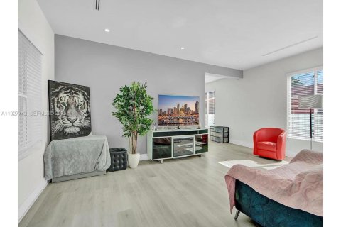 Купить коммерческую недвижимость в Майами, Флорида 176.24м2, № 1988109 - фото 9