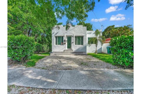 Купить коммерческую недвижимость в Майами, Флорида 176.24м2, № 1988109 - фото 2