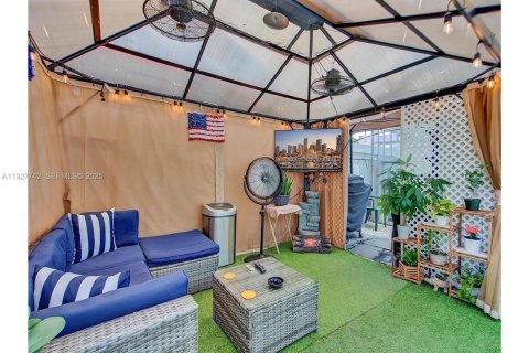 Купить коммерческую недвижимость в Майами, Флорида 176.24м2, № 1988109 - фото 21