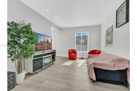 Купить коммерческую недвижимость в Майами, Флорида 176.24м2, № 1988109 - фото 8