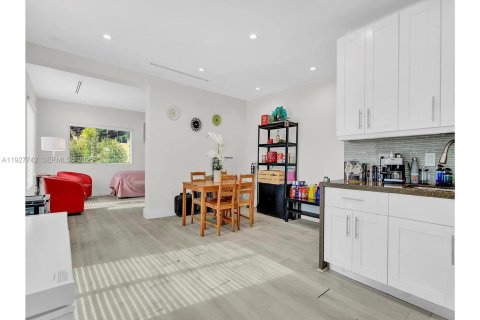 Купить коммерческую недвижимость в Майами, Флорида 176.24м2, № 1988109 - фото 13