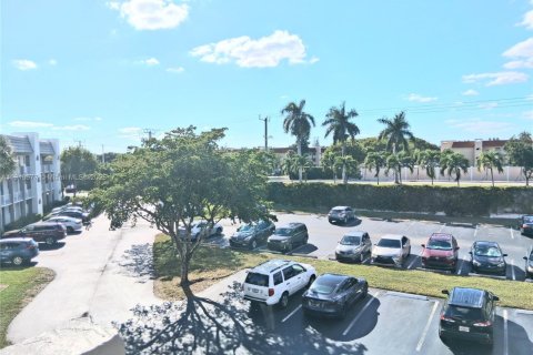 Condo in Sunrise, Florida, 2 bedrooms  № 1971981 - photo 22