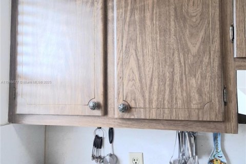 Condo in Sunrise, Florida, 2 bedrooms  № 1971981 - photo 3