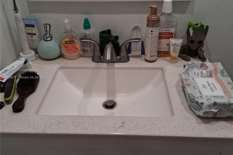 Condo in Sunrise, Florida, 2 bedrooms  № 1971981 - photo 13