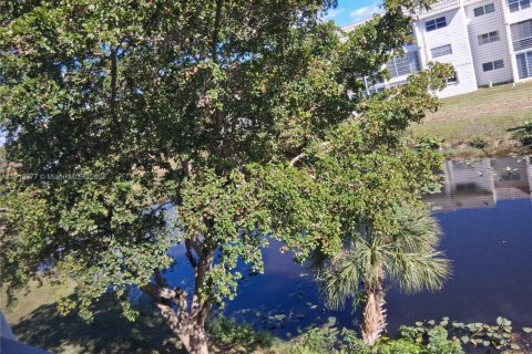 Condo in Sunrise, Florida, 2 bedrooms  № 1971981 - photo 24