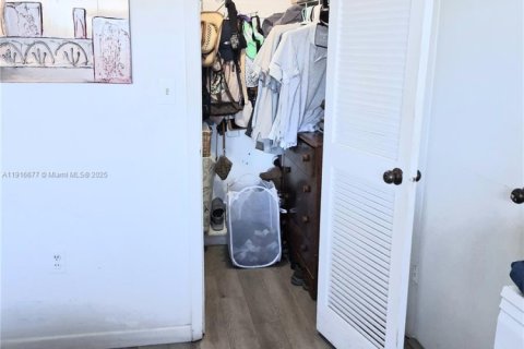 Condo in Sunrise, Florida, 2 bedrooms  № 1971981 - photo 15