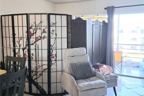 Condo in Sunrise, Florida, 2 bedrooms  № 1971981 - photo 7