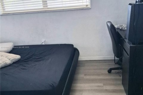 Condo in Sunrise, Florida, 2 bedrooms  № 1971981 - photo 10