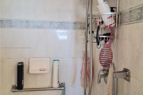 Condo in Sunrise, Florida, 2 bedrooms  № 1971981 - photo 17