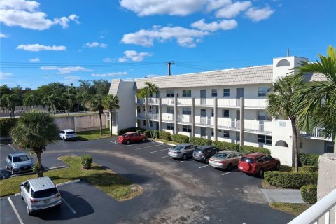 Condo in Sunrise, Florida, 2 bedrooms  № 1971981 - photo 21