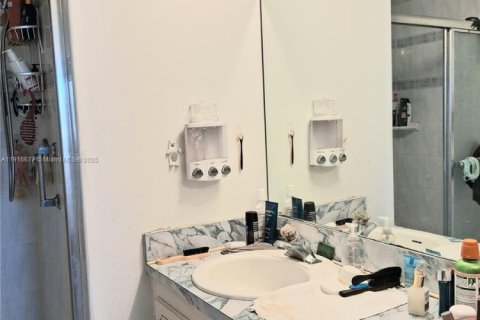 Condo in Sunrise, Florida, 2 bedrooms  № 1971981 - photo 16