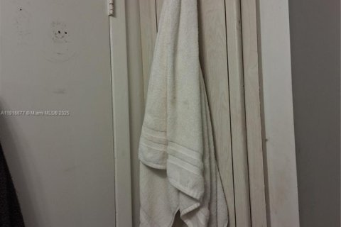 Condo in Sunrise, Florida, 2 bedrooms  № 1971981 - photo 18