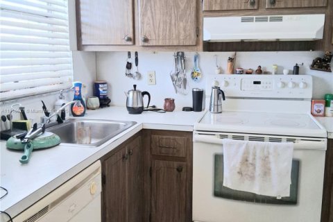 Condo in Sunrise, Florida, 2 bedrooms  № 1971981 - photo 1