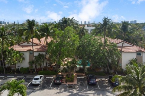 Adosado en alquiler en Fort Lauderdale, Florida, 3 dormitorios, 148.64 m2 № 1065762 - foto 1