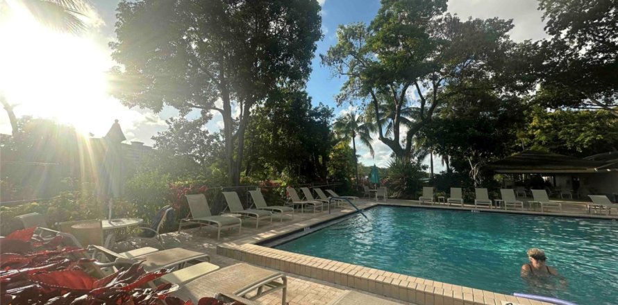 Condominio en Pompano Beach, Florida, 2 dormitorios № 1154431
