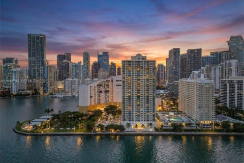 Снять в аренду кондоминиум в Майами, Флорида 2 спальни, 89.19м2, № 1991969 - фото 1