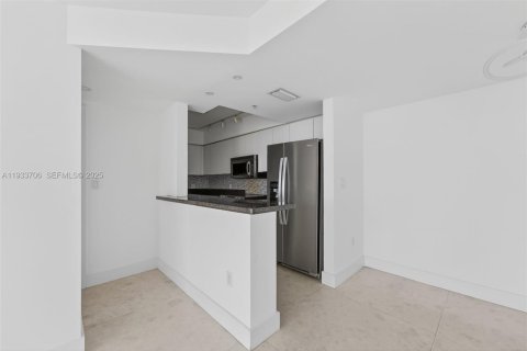 Снять в аренду кондоминиум в Майами, Флорида 2 спальни, 89.19м2, № 1991969 - фото 12