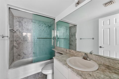 Снять в аренду кондоминиум в Майами, Флорида 2 спальни, 89.19м2, № 1991969 - фото 23