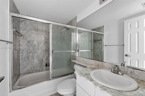 Снять в аренду кондоминиум в Майами, Флорида 2 спальни, 89.19м2, № 1991969 - фото 15