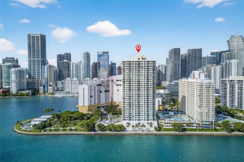 Снять в аренду кондоминиум в Майами, Флорида 2 спальни, 89.19м2, № 1991969 - фото 2