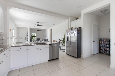 House in Bradenton, Florida 3 bedrooms, 141.95 sq.m. № 2021812 - photo 5