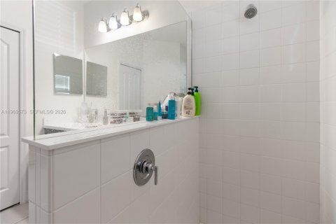 House in Bradenton, Florida 3 bedrooms, 141.95 sq.m. № 2021812 - photo 15