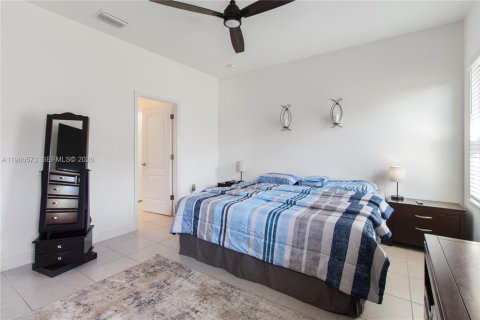 House in Bradenton, Florida 3 bedrooms, 141.95 sq.m. № 2021812 - photo 9