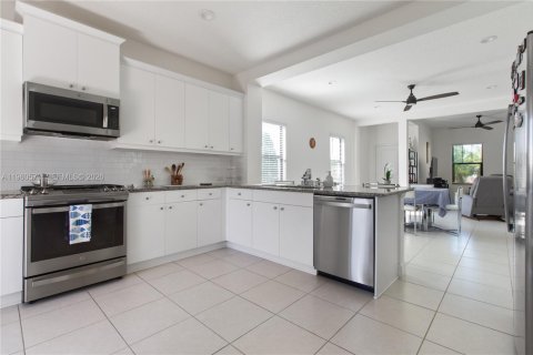 House in Bradenton, Florida 3 bedrooms, 141.95 sq.m. № 2021812 - photo 6