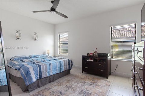 House in Bradenton, Florida 3 bedrooms, 141.95 sq.m. № 2021812 - photo 10