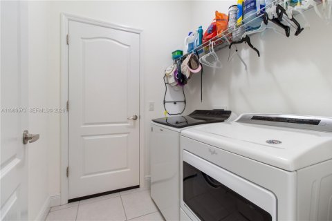 House in Bradenton, Florida 3 bedrooms, 141.95 sq.m. № 2021812 - photo 25