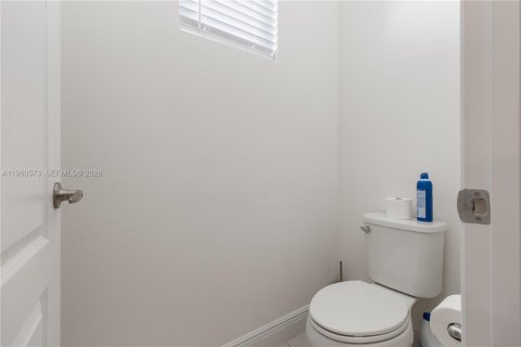 House in Bradenton, Florida 3 bedrooms, 141.95 sq.m. № 2021812 - photo 17