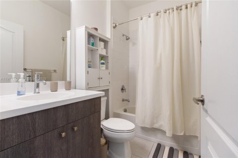 House in Bradenton, Florida 3 bedrooms, 141.95 sq.m. № 2021812 - photo 24