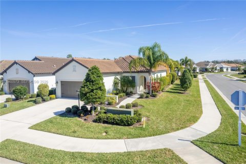 House in Bradenton, Florida 3 bedrooms, 141.95 sq.m. № 2021812 - photo 2